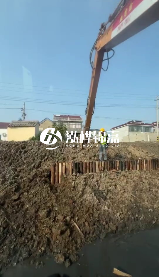 南陽挖機打木樁專業(yè)施工-打防汛木樁時選用多粗的木樁為宜？