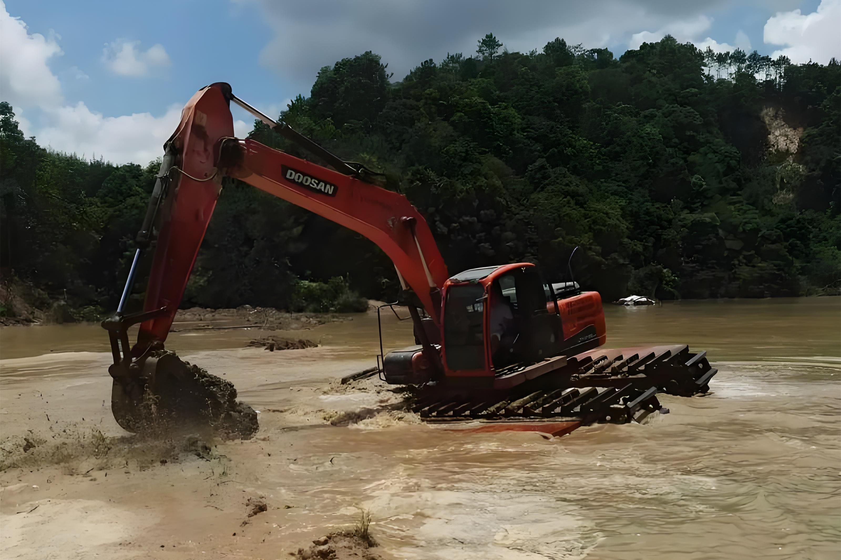 浙江杭州挖機(jī)清淤施工隊(duì)-沼澤地清淤需要先排水嗎？