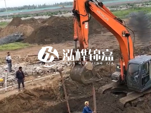 松木樁批發(fā)廠家泓樺錦嘉 - 生態(tài)河道木樁施工需要注意什么？